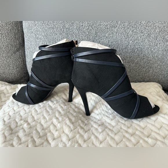*NEW* Journee Collection Samara Bootie Black Size: 6 - Picture 8 of 14